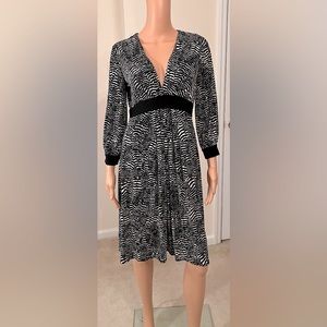 Vintage 90s Y2K Maggy London Long Sleeve V-Neck Zebra Print Dress Size 10